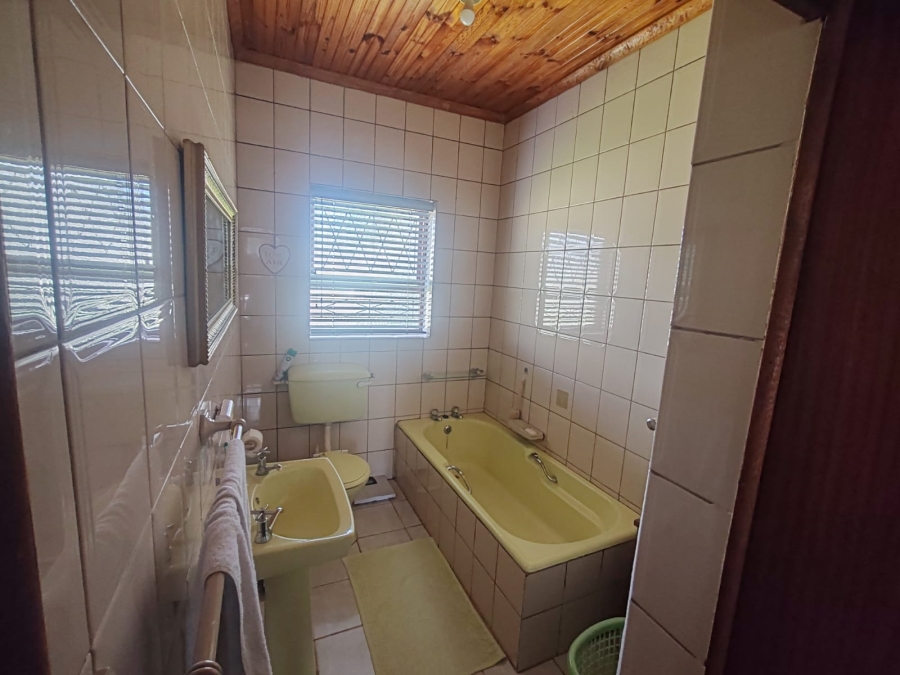 4 Bedroom Property for Sale in Heuwelkruin Eastern Cape